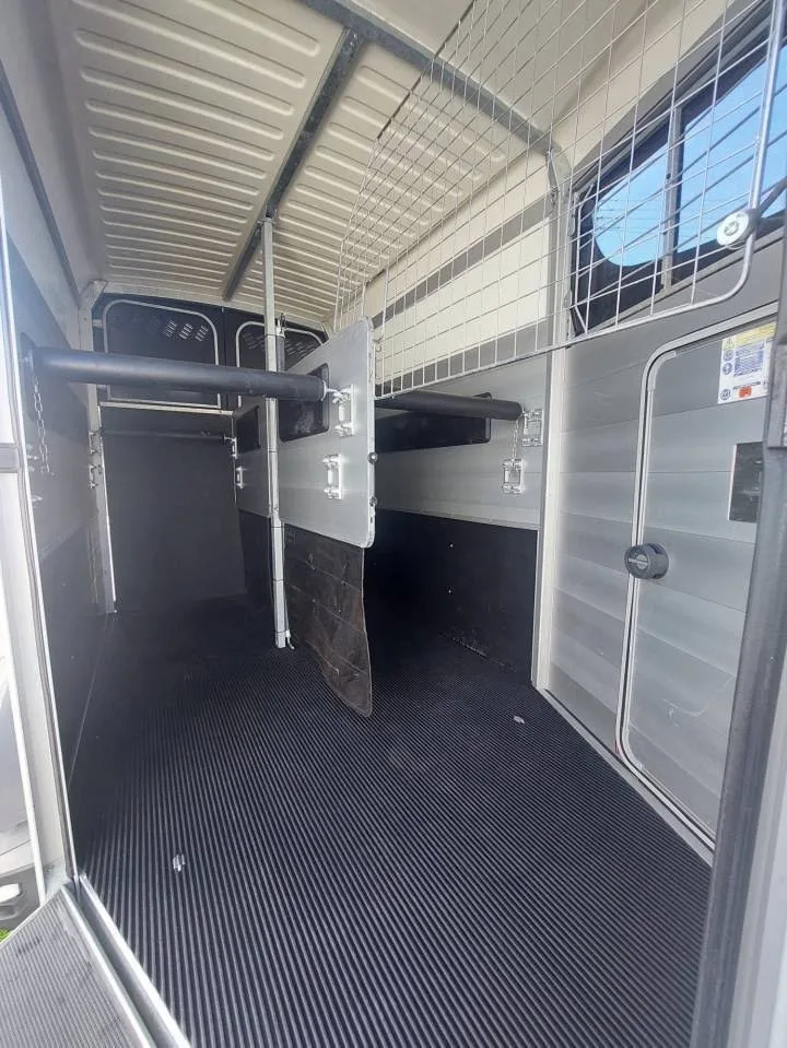 Remorque chevaux HBX511 2 places spacieux - reconditionné - photo 6