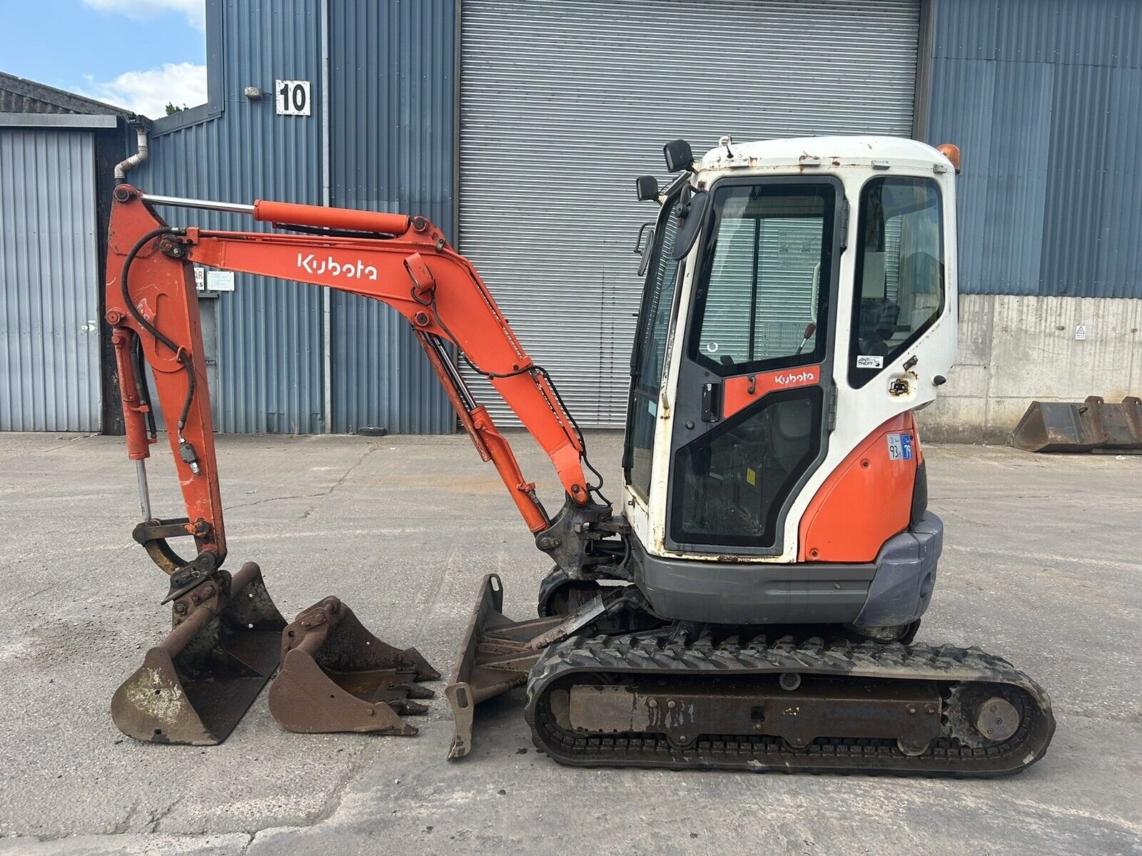 Kubota U25-3 (2008) – Minigraver 2.6T – 3.600 timer – BRH + 3 skovle – Revideret