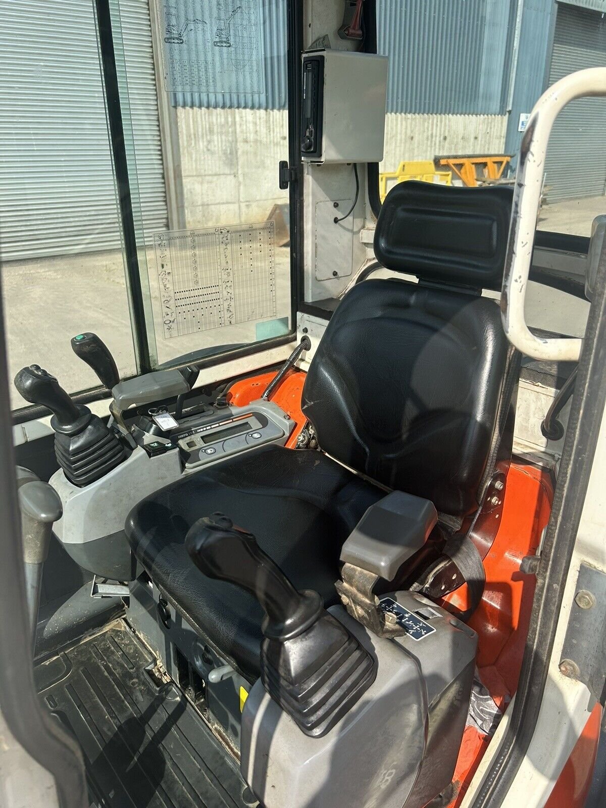 Kubota U25-3 (2008) – Mini Pelle 2,6T – 3 600 h – BRH + 3 Godets – Révisée - photo 7