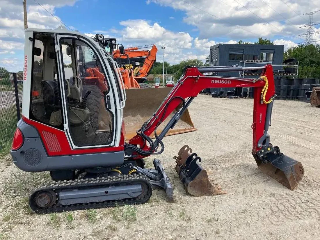 Neuson 2202 RDV (1998) – Mini Pelle 2T – Bon État, Révisée et Prête à l’Emploi - photo 5