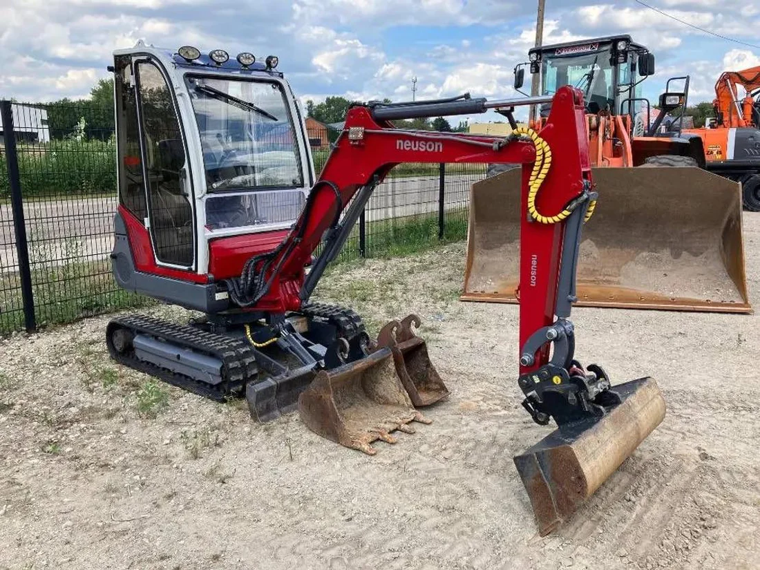 Neuson 2202 RDV (1998) – Mini Pelle 2T – Bon État, Révisée et Prête à l’Emploi - photo 6