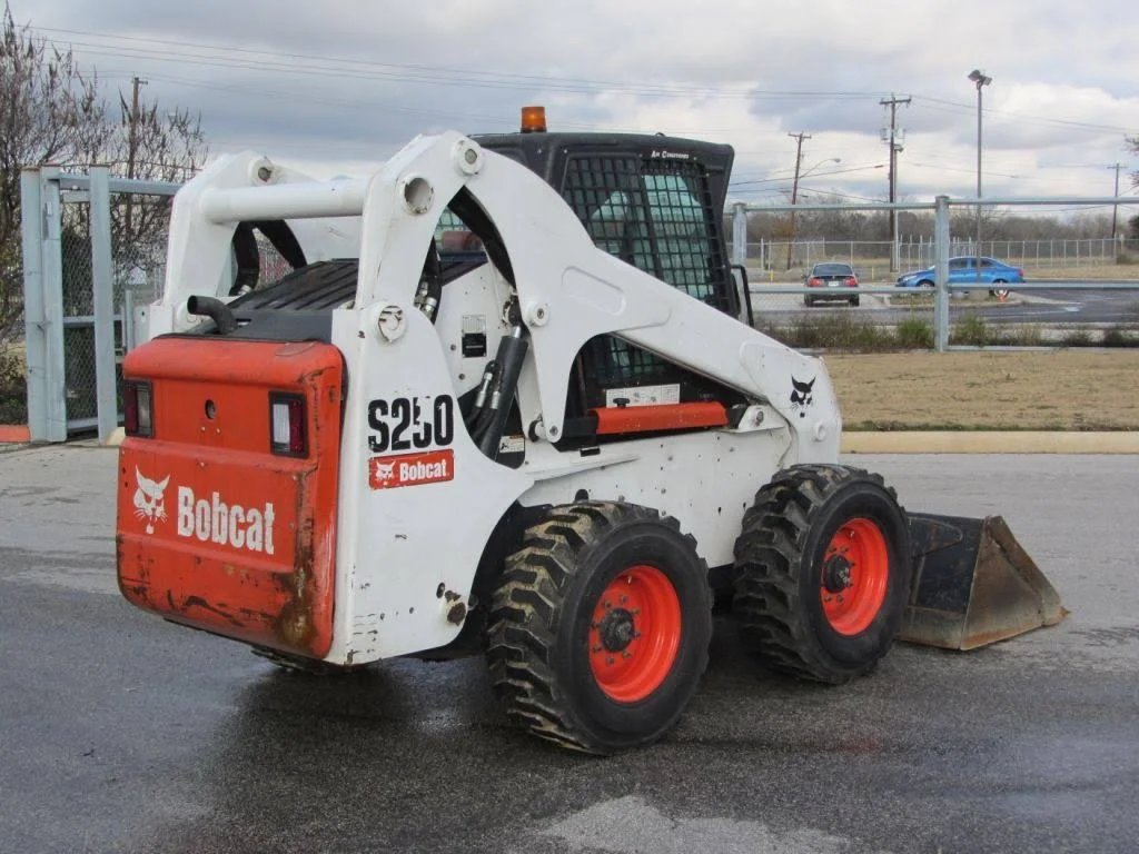 Chargeuse compacte Bobcat S250 – 2010