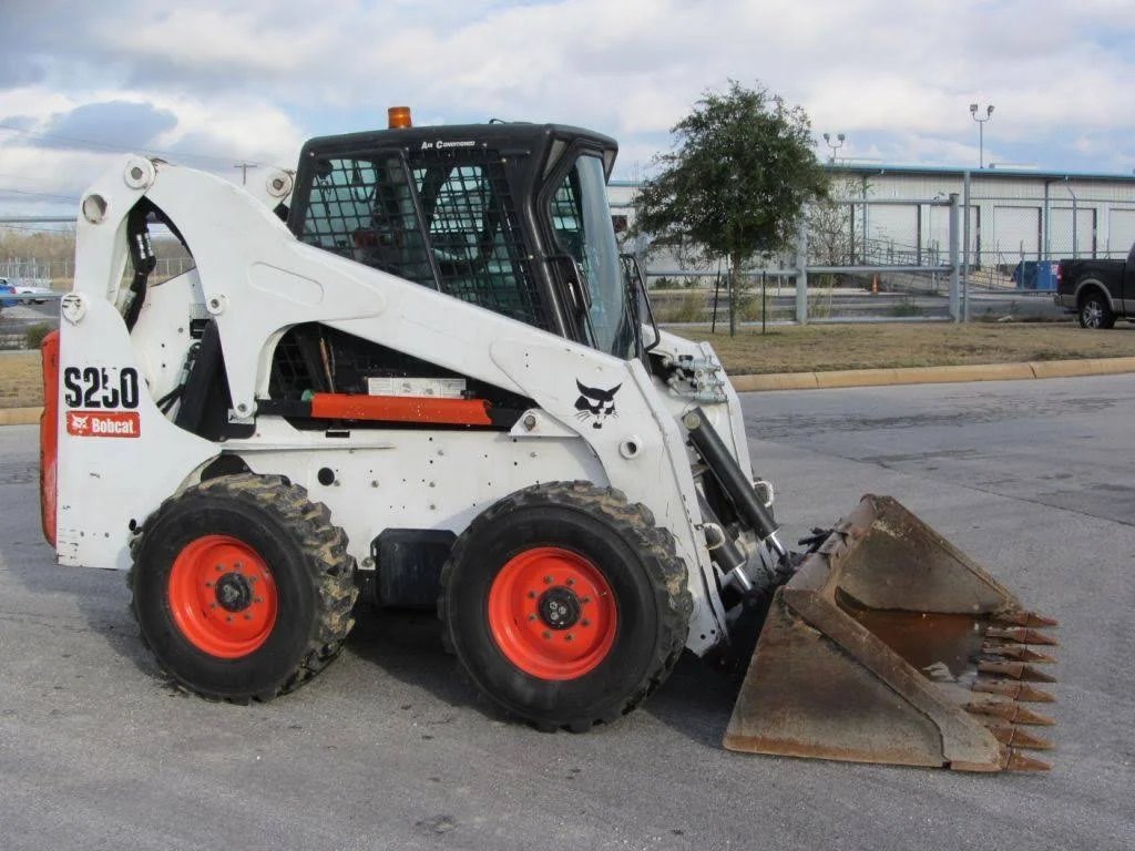 Chargeuse compacte Bobcat S250 – 2010 - photo 2
