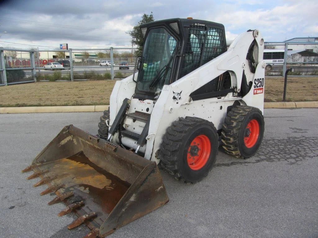 Chargeuse compacte Bobcat S250 – 2010 - photo 4