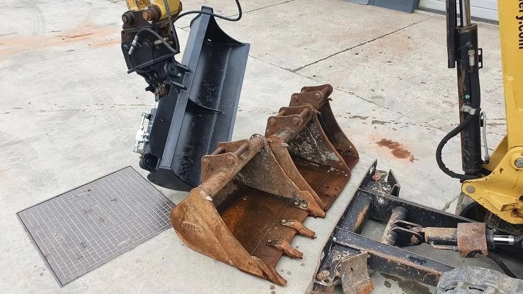 Caterpillar 302.2D, (2013), 2 468 heures, 2.1T + 3 Godets - occasion - photo 3