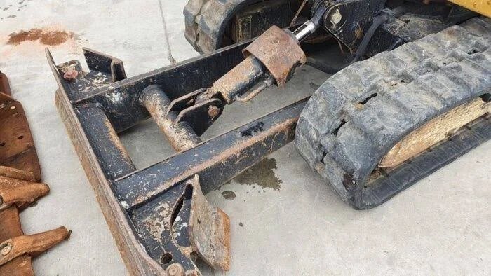 Caterpillar 302.2D, (2013), 2 468 heures, 2.1T + 3 Godets - occasion - photo 4