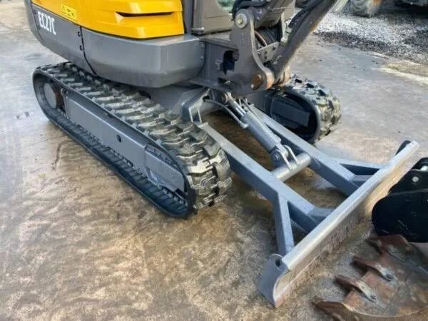 Volvo EC27C, (2015), 3095 heures, 2.8T - occasion - photo 4
