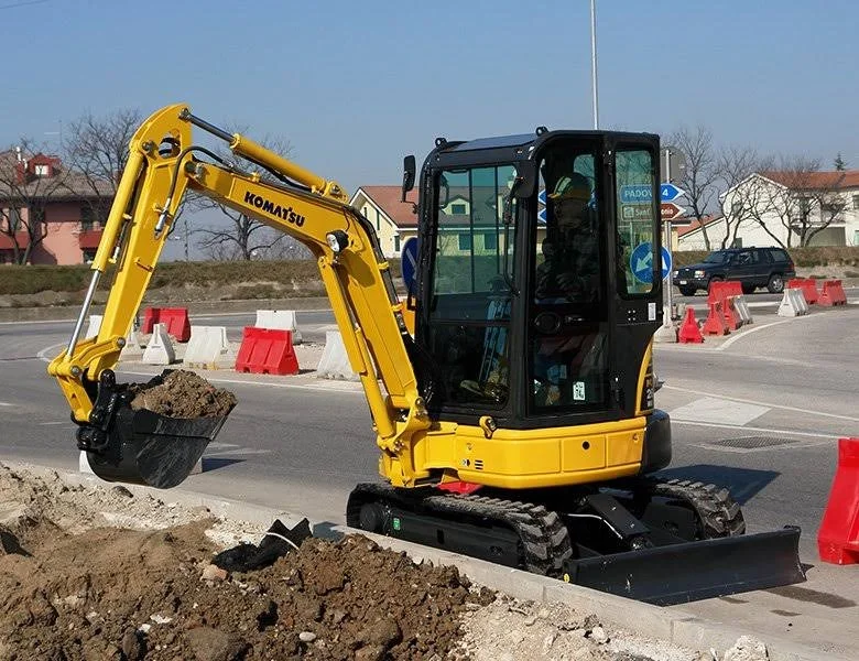 Komatsu PC26MR-3, (2013), 4132 heures, 2.8T - occasion - photo 3
