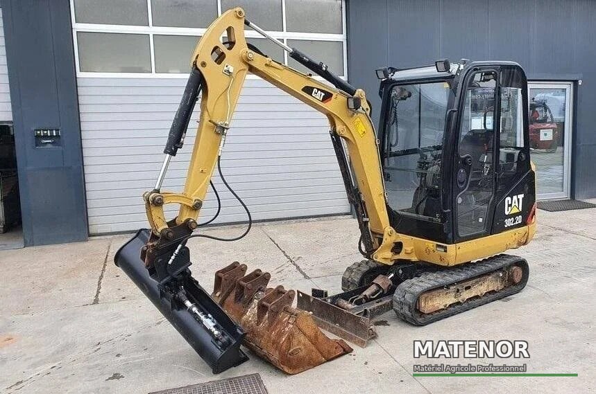 Caterpillar 302.2D, (2013), 2 468 heures, 2.1T + 3 Godets - occasion