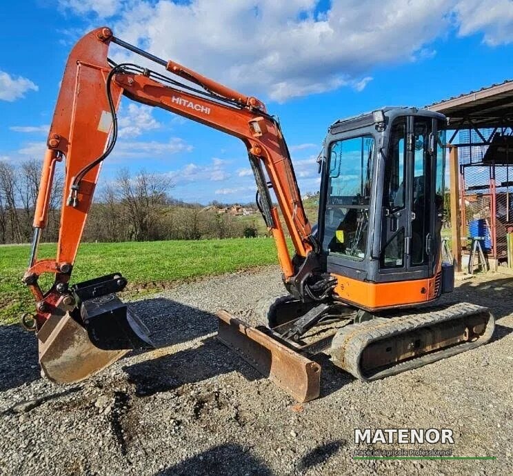 Hitachi ZX35U-2, (2007), 4370 ore, 3,5T - usato