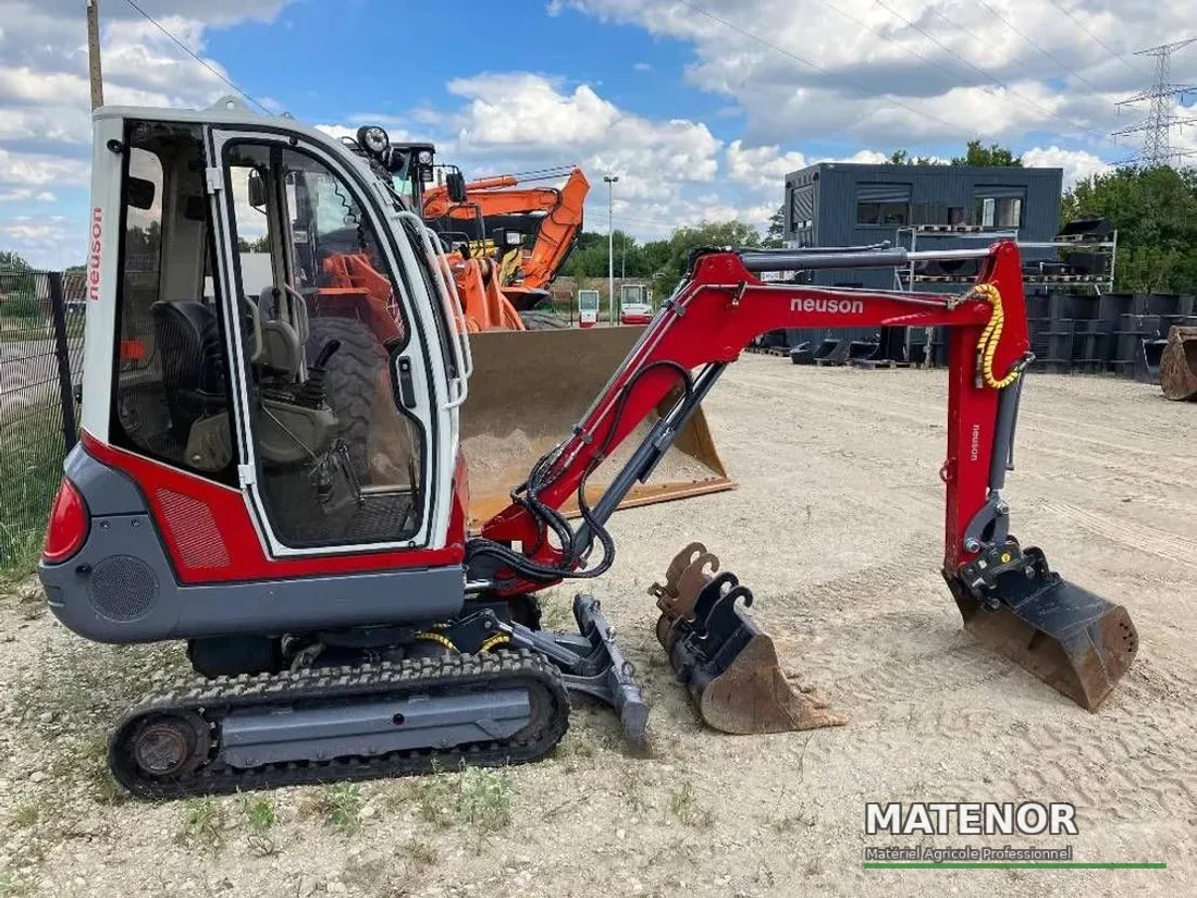 Neuson 2202 RDV (1998) – Mini Pelle 2T – Bon État, Révisée et Prête à l’Emploi