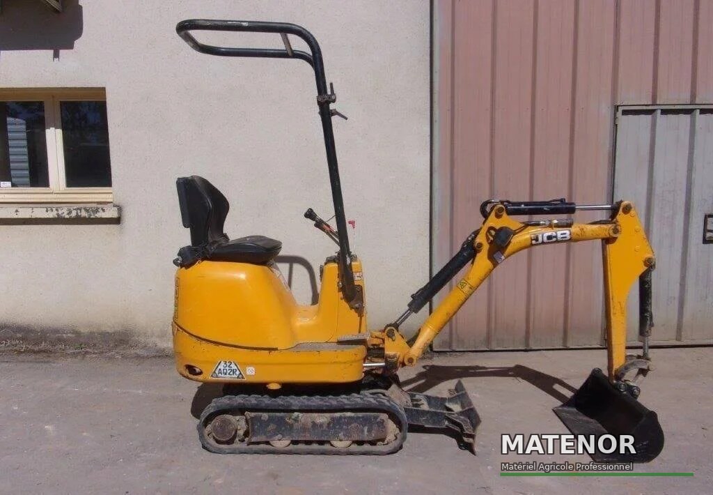 JCB 8008, (2017), 2,104 hours, 900 kg - used