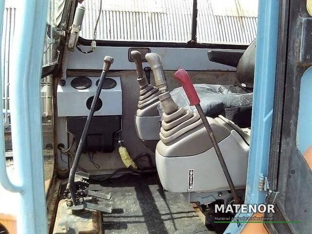 Hitachi EX40, (2000), 4600 heures + 3 Godets - occasion - photo 4